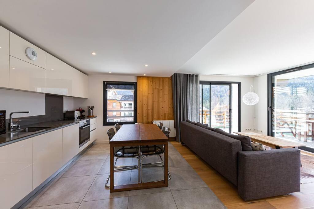 Modern 2br 5* Pool Gym Garage Mont-blanc View Appartamento